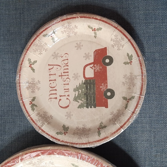 Paper Plates Dinner Dessert Luncheon Cocktail Cups Set Merry Christmas Truck NWT - Picture 3 of 6